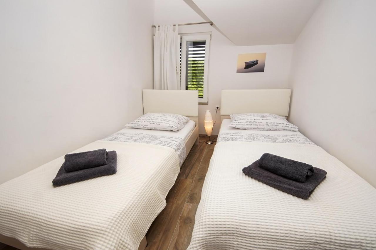 Kaprije Apartmani Tina I Ena מראה חיצוני תמונה