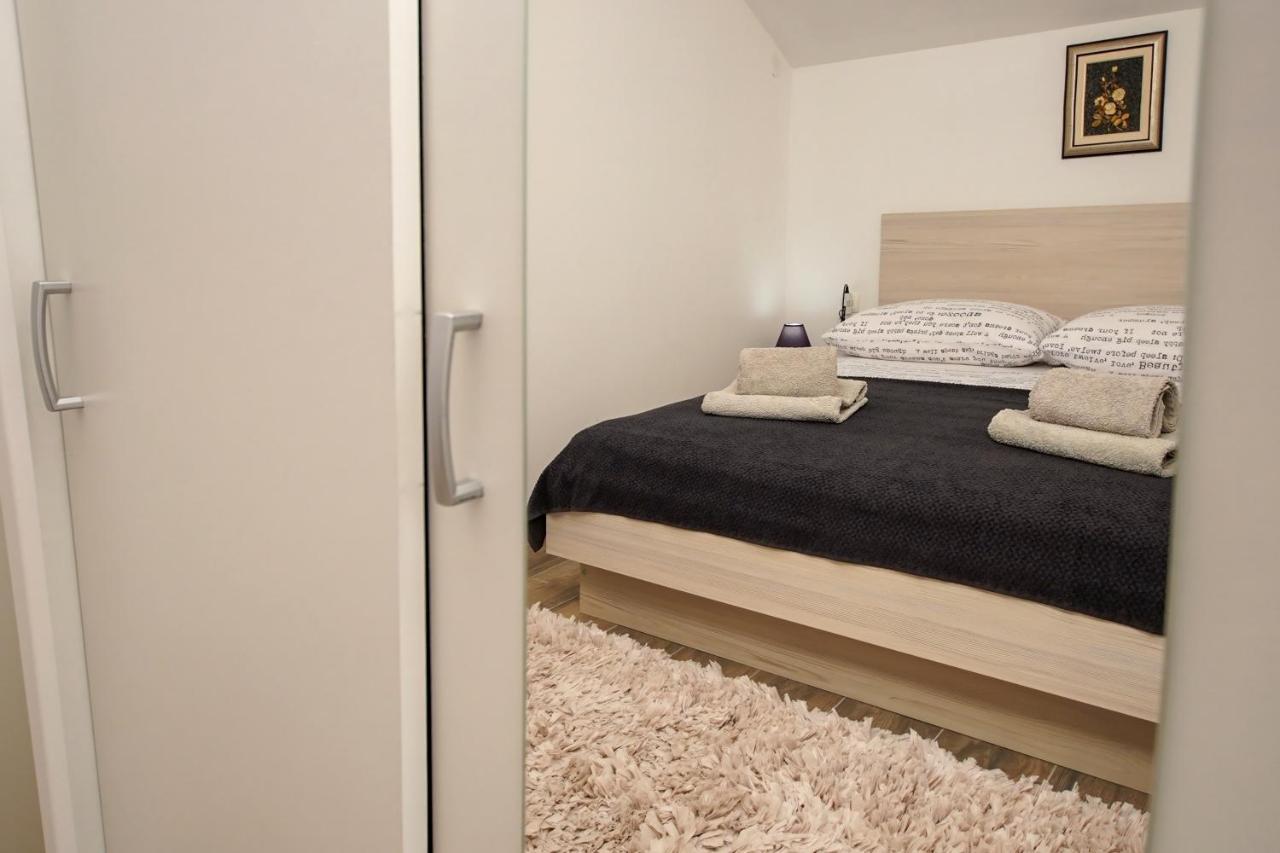 Kaprije Apartmani Tina I Ena מראה חיצוני תמונה