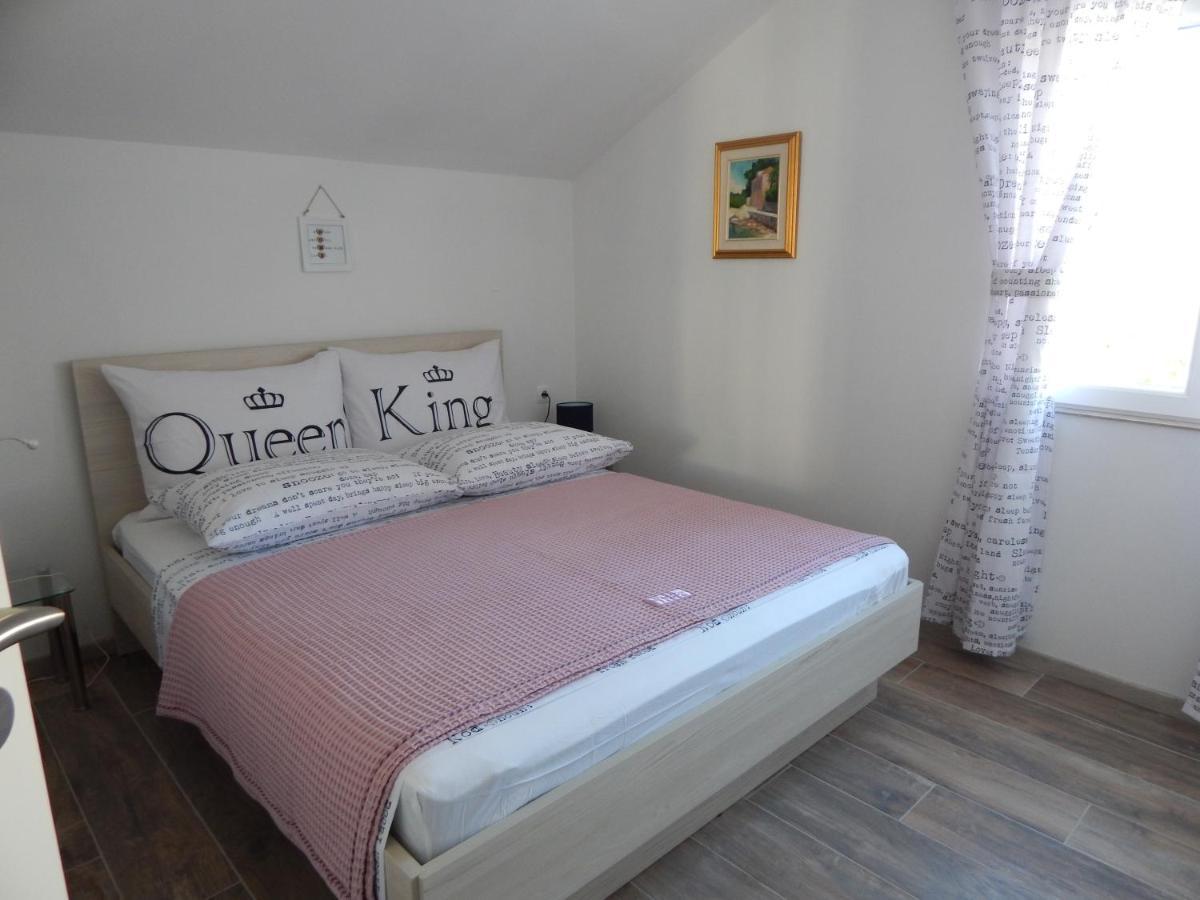 Kaprije Apartmani Tina I Ena מראה חיצוני תמונה