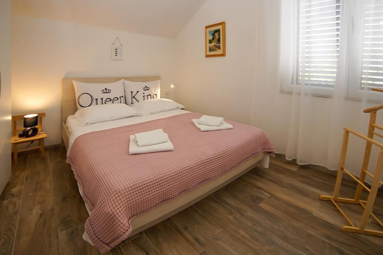 Kaprije Apartmani Tina I Ena מראה חיצוני תמונה