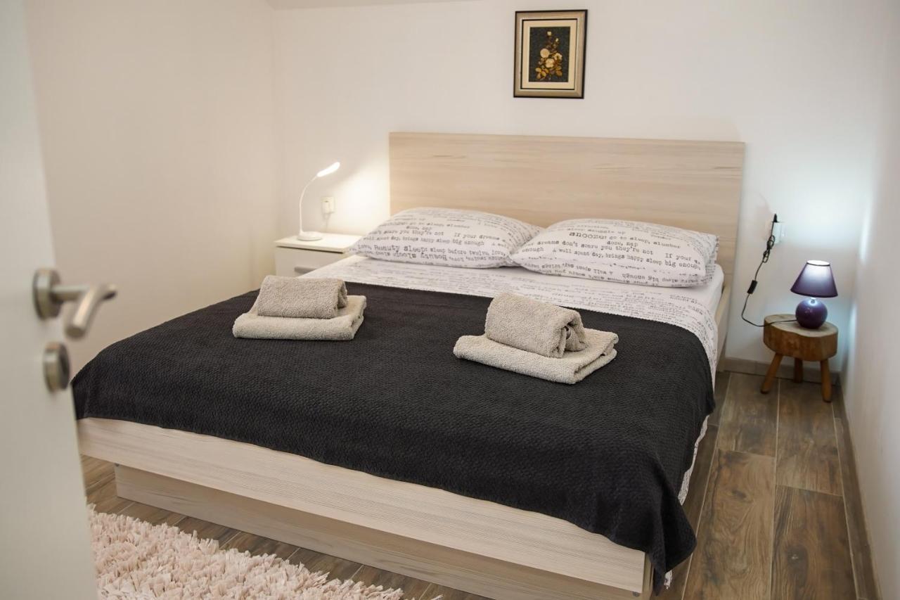 Kaprije Apartmani Tina I Ena מראה חיצוני תמונה